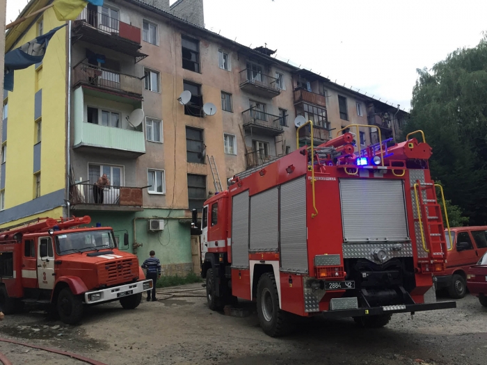 Троє врятованих та вісім евакуйованих – результат гасіння пожежі в Рахові