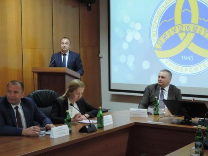 Заступник Лілії Гриневич – студентам УжНУ: "Повірте, за кордоном для вас не буде таких можливостей, як є в Україні"