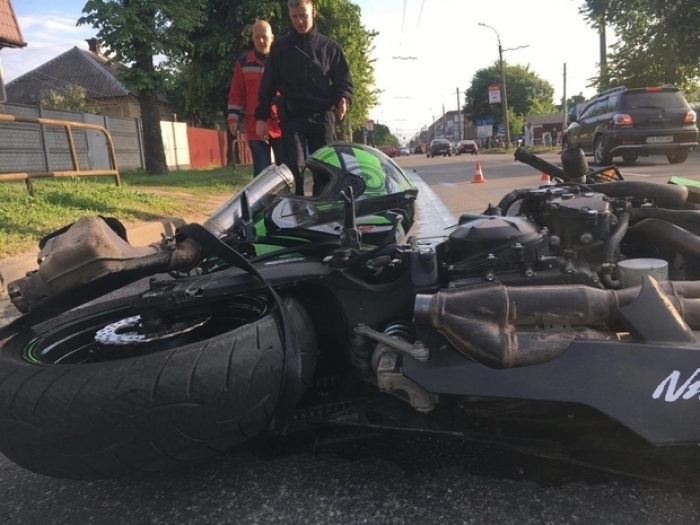 П’яний байкер на шаленій швидкості врізався в бетон...