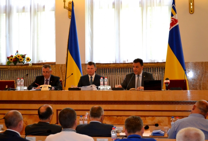 Закарпатська облрада підтримала колективний "гуманітарний" запит семи обласних депутатів