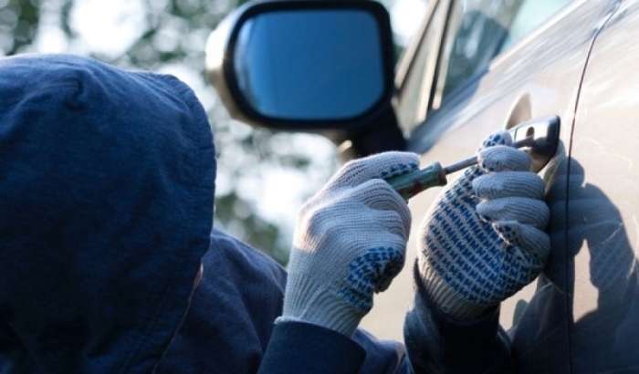 Двох неповнолітніх, які вкрали магнітолу з машини мукачівця, затримала поліція