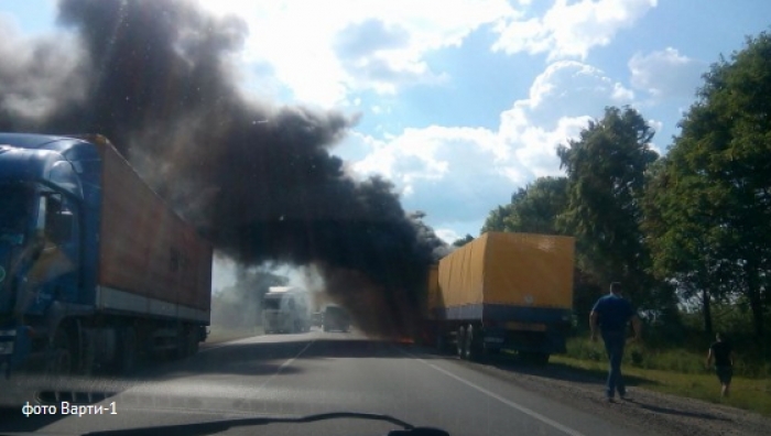 "Дитяча" фура спалахнула на чопському автобані 