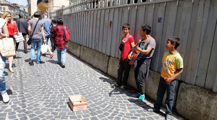 Тріо ужгородських хлопчаків грають ..."русский шансон"!