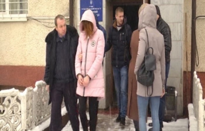 Закарпатському юнаку, який жорстоко вбив матір, світить довічне ув'язнення