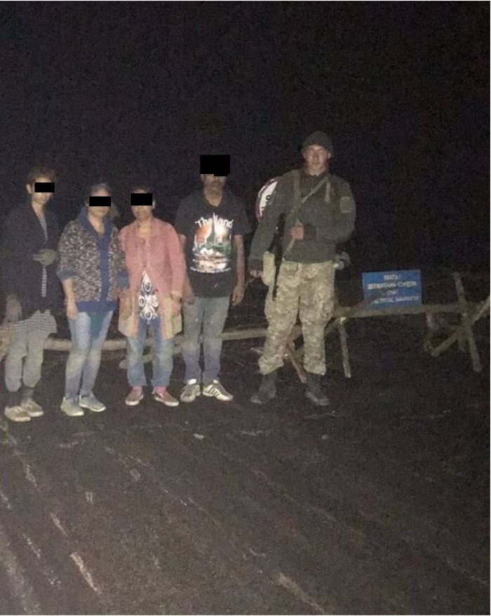 Азійський "квартет" зупинили за півсотні метрів від кордону з Євросоюзом 