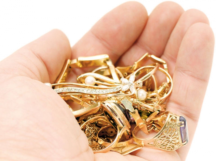 Поліція підозрює ужгородку у викраденні в чоловіка ювелірних прикрас