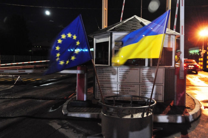 Тільки кожен 43-й українець у пунктах пропуску на Закарпатті скористався біометричним паспортом