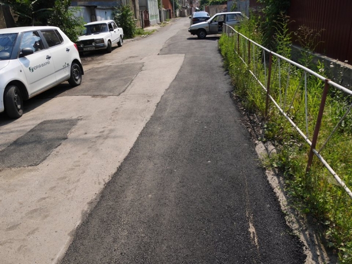 В Ужгороді ліквідували вибоїни на дорозі біля Закарпатської обласної клінічної лікарні
