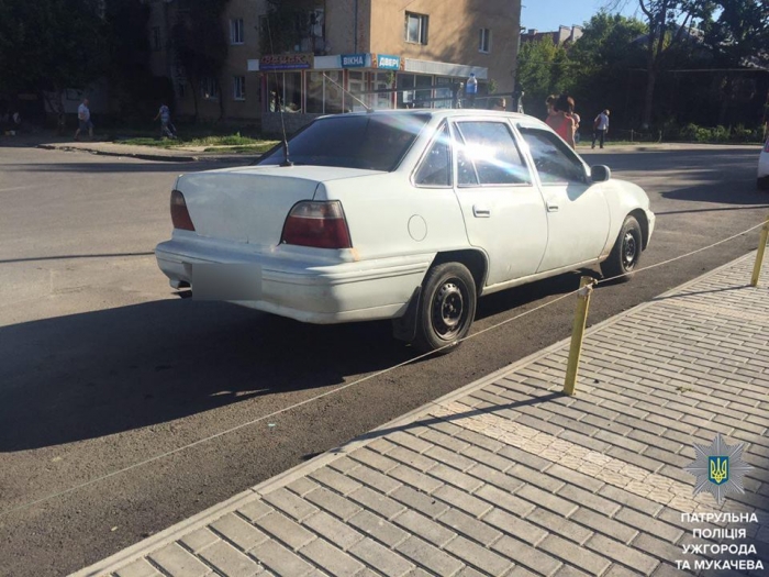 Ужгородські патрульні спіймали чоловіка, який намагався пограбувати свою знайому
