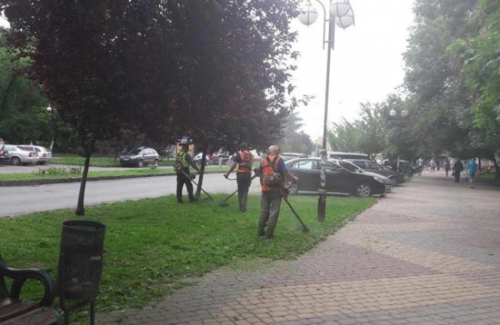 В Ужгороді ремонтують світлофори, готують до капремонту дахи житлових будинків та наводять лад на вулицях
