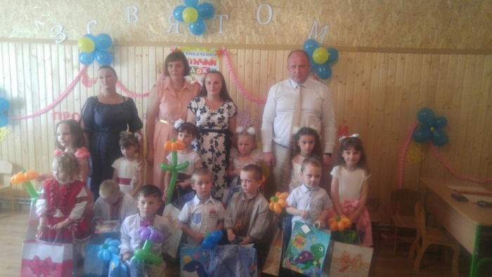Як у "глибинці" Закарпаття з випускниками дитячого садочка прощалися...