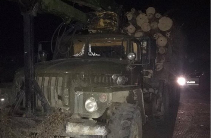 "Урали" без номерних знаків  "розсікають" дорогами Закарпаття 