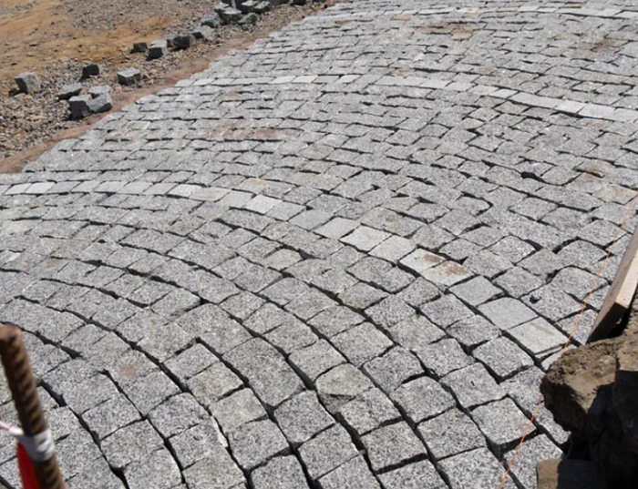 В Ужгороді триває капітальний ремонт на площі Поштовій