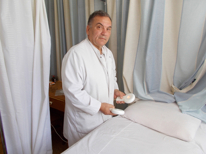 Аналог цьому берегівському терапевтичному апарату на Закарпатті працює лише в Мукачеві