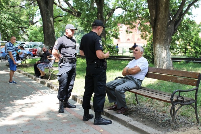 Закарпатські поліцейські охорони радять краянам подбати про безпеку осель