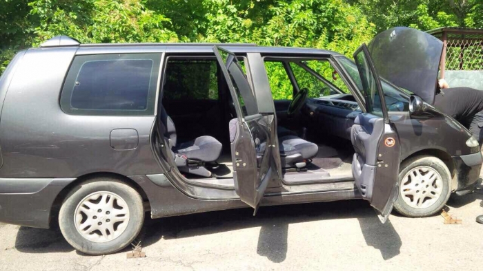 Через підроблені документи закарпатські митники вилучили два автомобілі