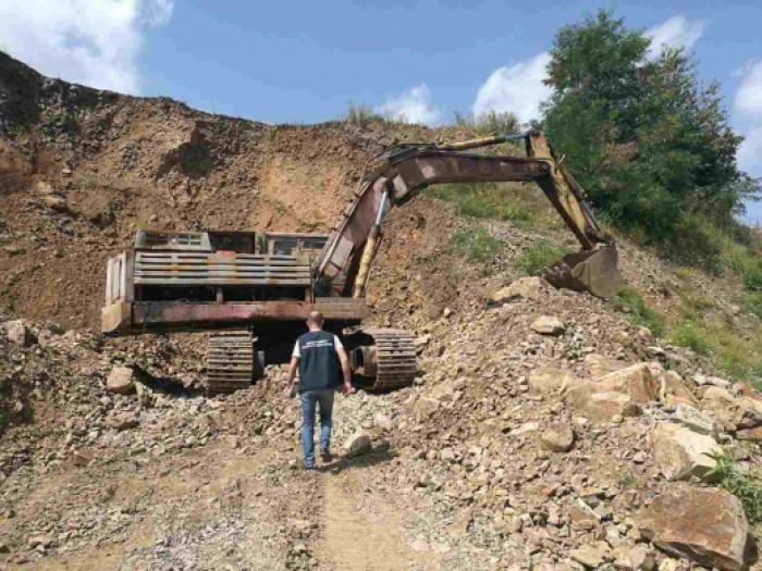 На Свалявщині викрили посадовців, які незаконно добували андезит