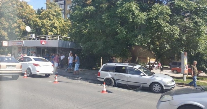 На Минайській в Ужгороді сталася ДТП: люди вціліли чудом