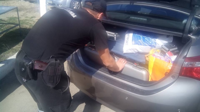 На КПП "Лужанка" затримали українця з "зайвими" набоями