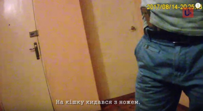 Як полісмени втихомирювали ужгородця з ножем і "під шафе"