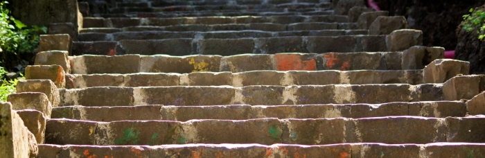 Комунальники Ужгорода ремонтують, косять, кладуть плитку, реконструюють перехрестя Легоцького-Перемоги