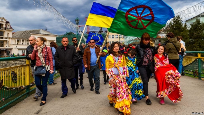 Учасники відзначення Міжнародного дня ромів. Закарпаття, Ужгород, 7 квітня 2017 року