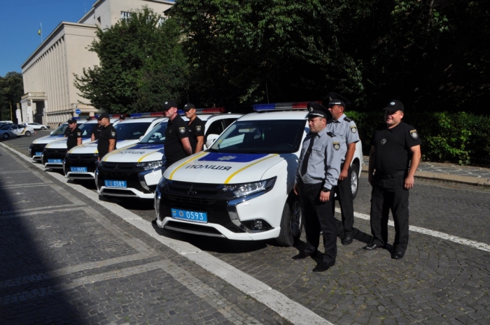 Тепер закарпатські поліцейські фіксуватимуть злочини за допомогою нагрудних відеокамер