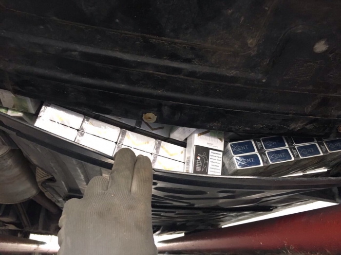 Громадянин Молдови позбувся на закарпатській митниці і контрабанди, і Мерседеса