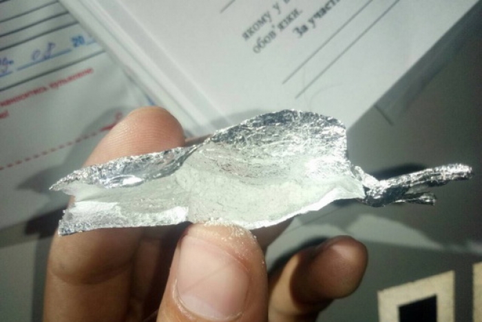 У Мукачеві молодики збирають по вулицях згортки з амфетаміном