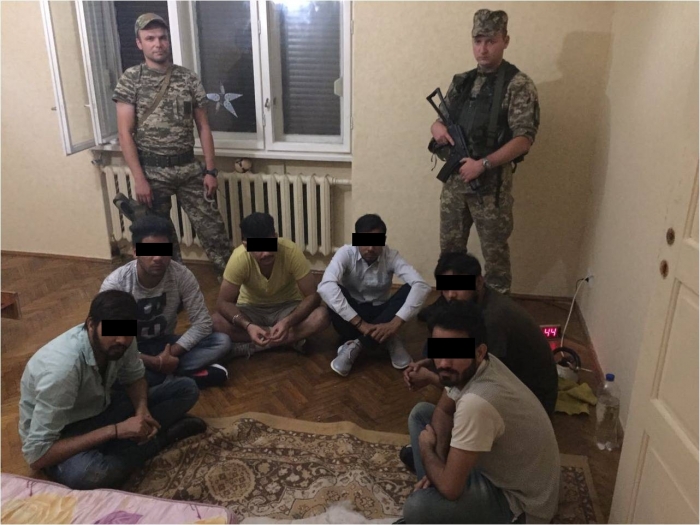 У Мукачеві затримали шістьох нелегальних мігрантів з Індії