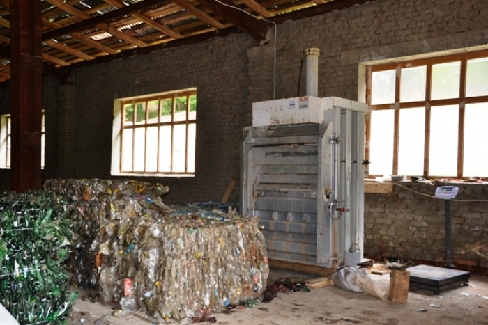 У НПП «Синевир» пресуватимуть пластикові пляшки, які засмічують заповідну територію