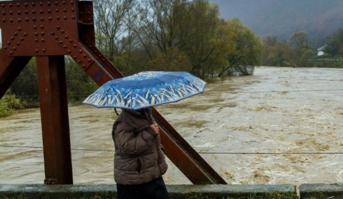 Закарпатці, готуйте на завтра "гумаки" і "парасолі"!