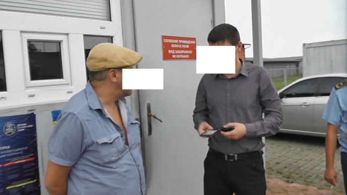 Підозрюваному, якого затримали при спробі дачі хабара митнику на Закарпатті обрано запобіжний захід