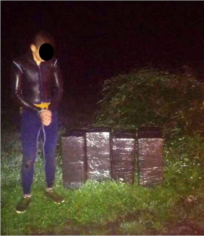 Юний "акванавт" намагався переправити через прикордонну Тису контрабандне куриво