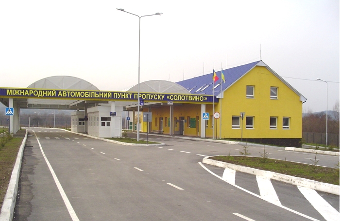 Мандрівників просять по можливості оминати МАПП "Солотвино" на Закарпатті