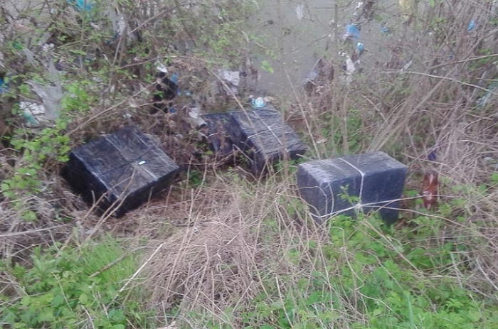 Тютюнові контрабандисти на кордонах Закарпаття в паніці кидають свій "товар"!