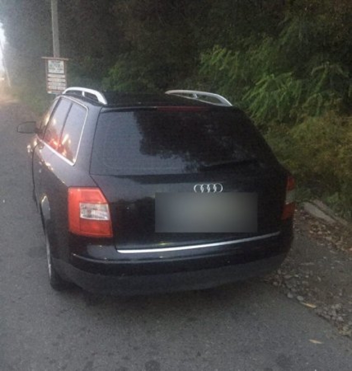 Трьох іноземців з простроченими документами на шляху до кордону зупинили патрульні Закарпаття