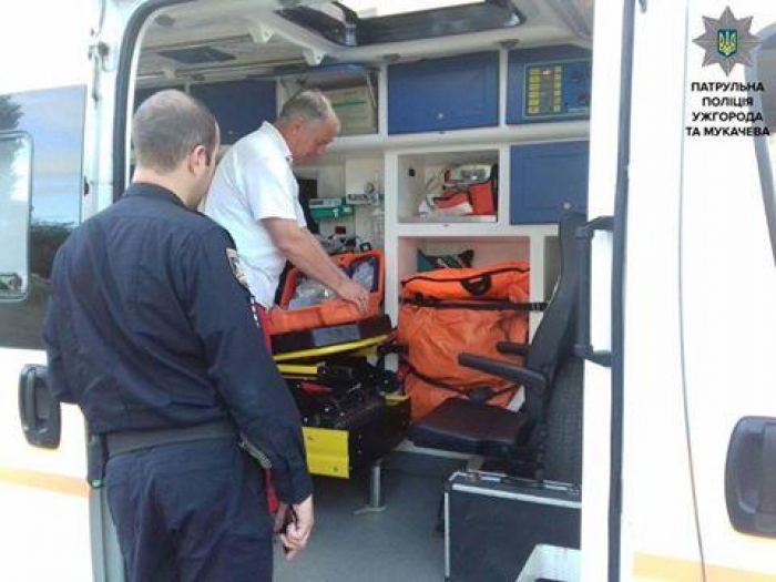 В Ужгороді патрульні зустрілися з лікарями "Швидкої"