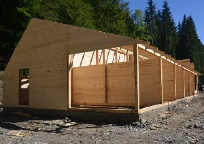 У Карпатах зводять "хижий" центр