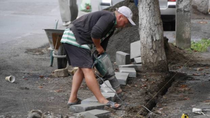 Що і де сьогодні "чинять" комунальники міста Ужгорода?