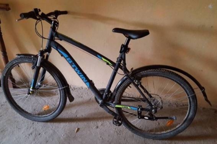 Охоронця закарпатського ліцею залишили без "двоколісного друга"