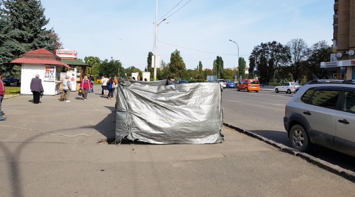 В Ужгороді триває реконструкція автобусних зупинок