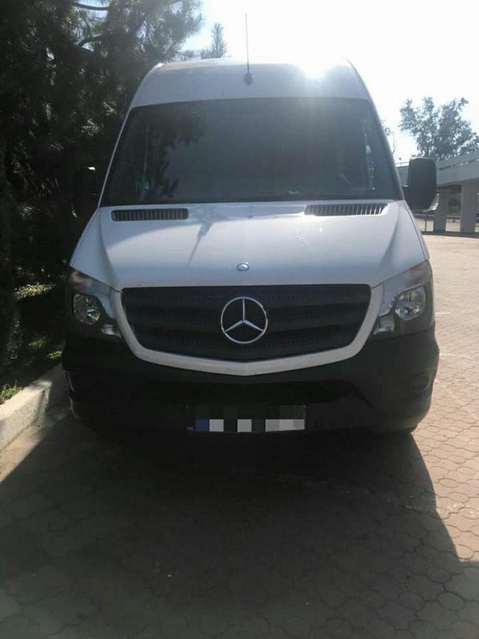 Затриманий на КПП "Тиса" мікроавтобус викрали 2 тижні тому в Італії