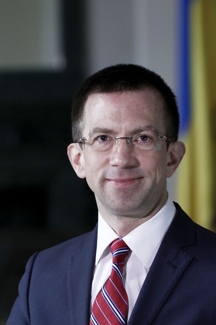 Випускник УжНУ Андрій Заяць є другою фігурою у Міністерстві закордонних справ України