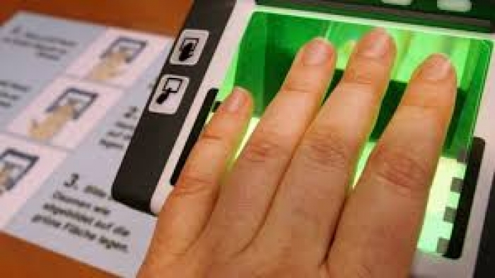 Нові правила перетину кордону з Україною: у іноземців братимуть відбитки усіх пальців