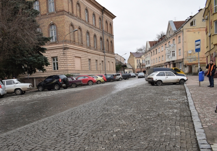 З середи зупинка ужгородських автобусів №№15 та 22 знову буде на вулиці Панаса Мирного!