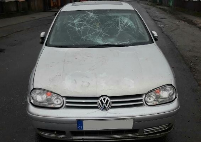 Закарпатець "під шафе" не впорався з керуванням іномарки і злетів з дороги у кювет
