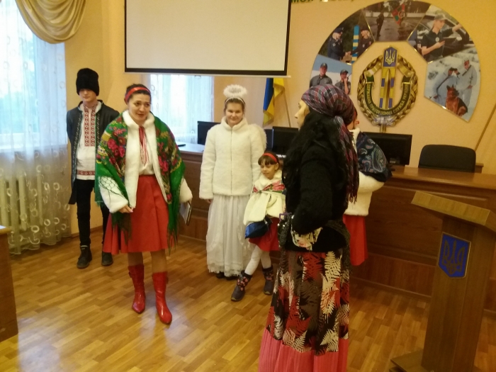 Весела коляда від "зелених кашкетів" Чопського загону