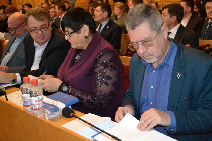 Водії вантажівок продовжують руйнувати кам’яний арочний міст через канал Верке в Берегово