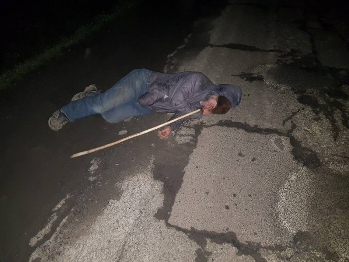 Закарпатець лежав посеред дороги і нікому до нього не було діла...